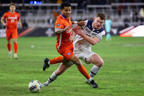 助球员们克 助球员们克